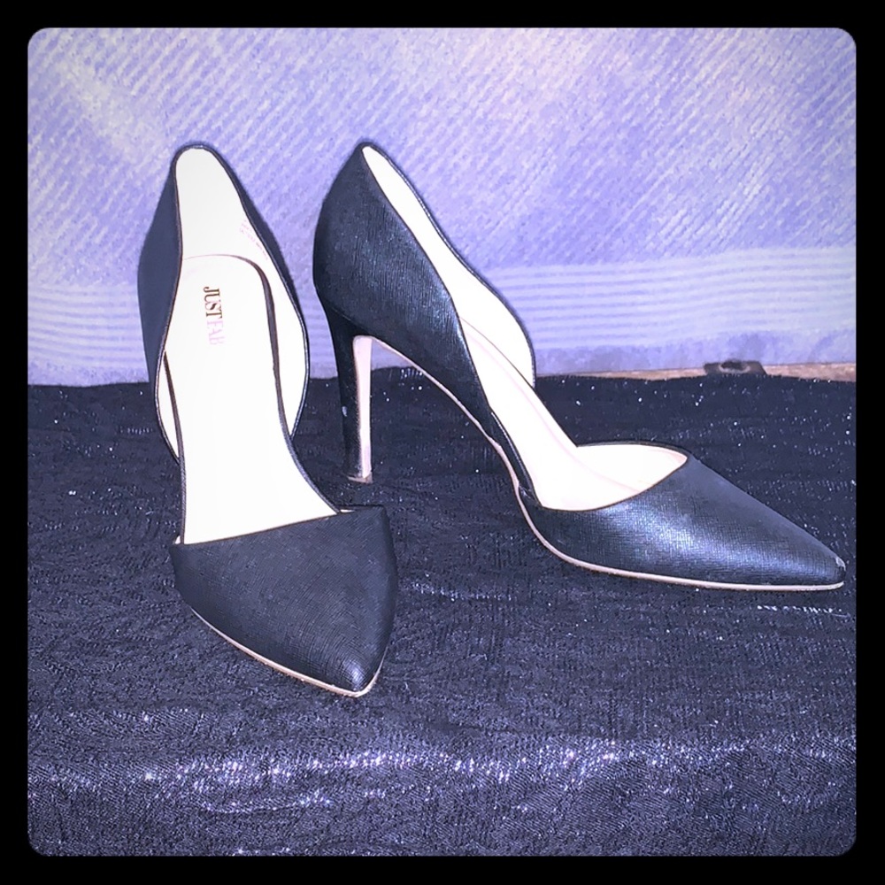 Classic black pump